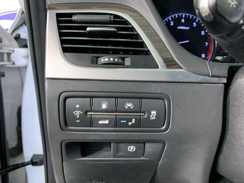 Used 2017 Genesis G80 3.8 AWD/4WD image 16