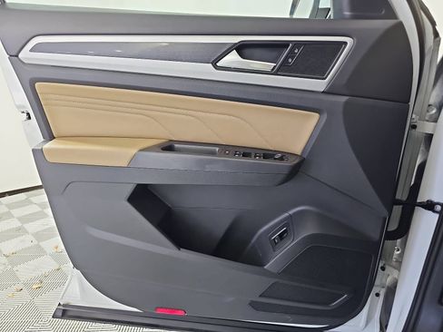 Used 2021 Volkswagen Atlas Cross Sport SE w/ Panoramic Sunroof Package FWD image 26