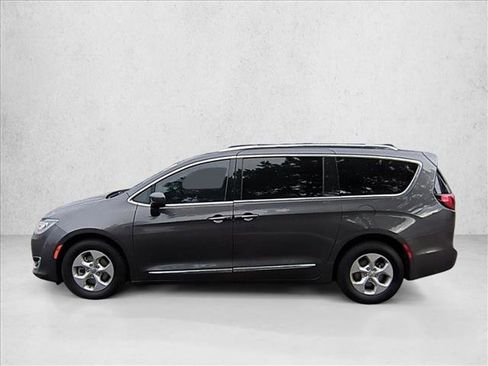 Used 2017 Chrysler Pacifica Touring-L Plus image 9