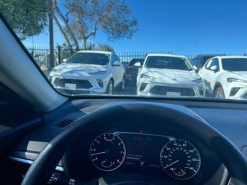 Used 2025 Nissan Altima 2.5 SV image 35