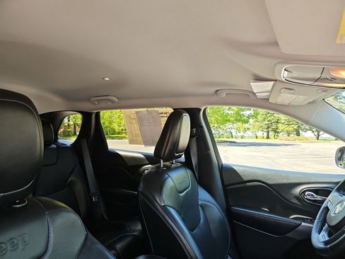 Used 2019 Jeep Cherokee Limited AWD/4WD image 13