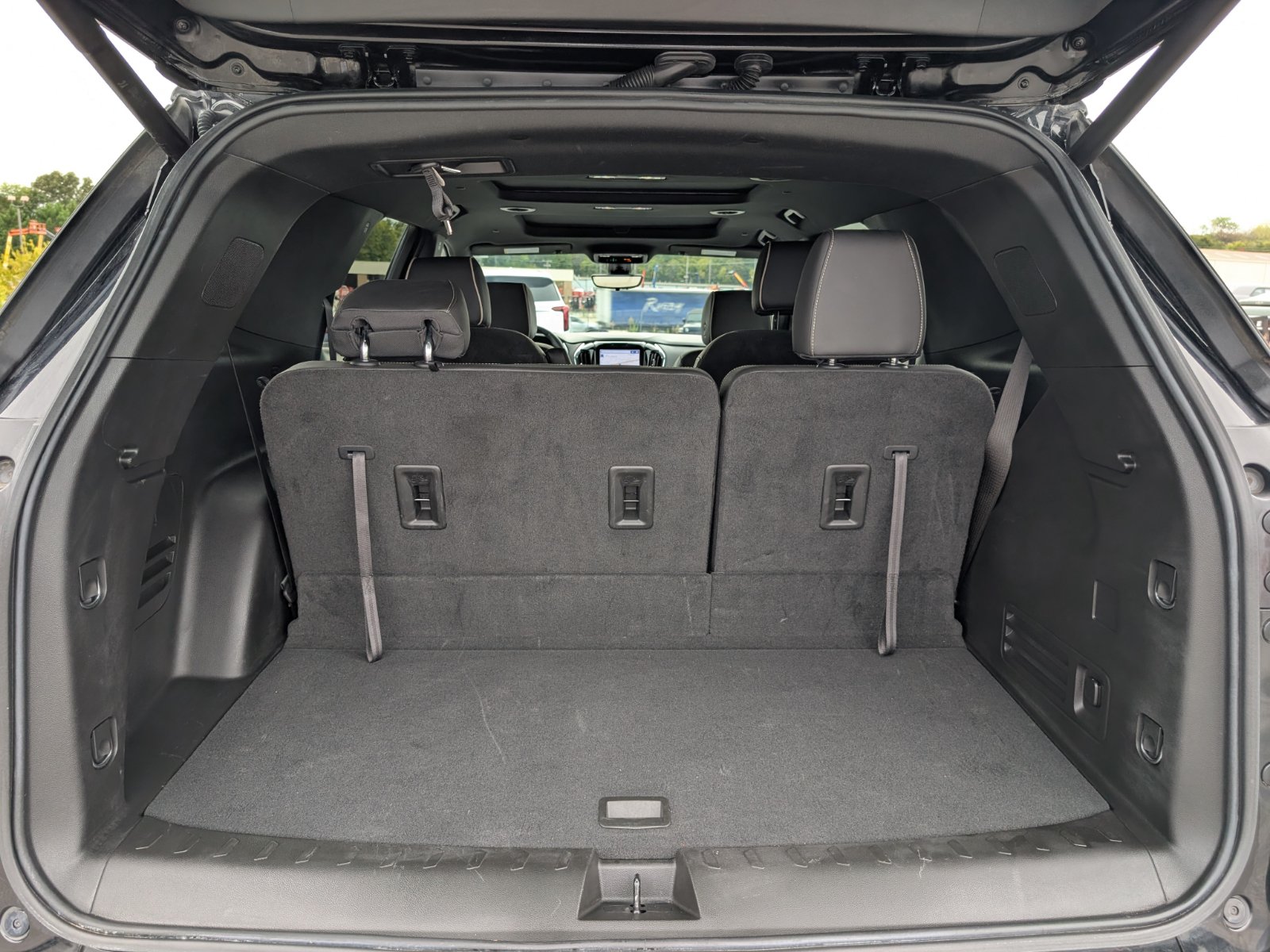 Used 2023 Chevrolet Traverse Premier FWD image 22