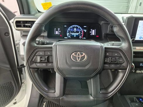Used 2025 Toyota Tacoma SR5 AWD/4WD image 13