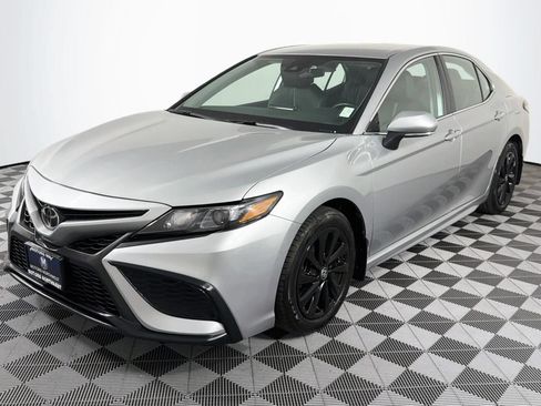 Used 2024 Toyota Camry SE FWD image 5