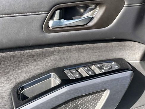 Certified 2024 Nissan Pathfinder SL image 25