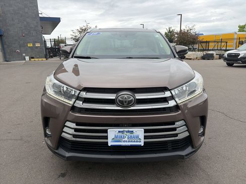 Used 2019 Toyota Highlander Limited Platinum AWD/4WD image 3