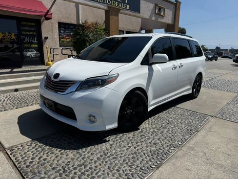 Used 2016 Toyota Sienna SE w/ SE Preferred Package FWD image 1