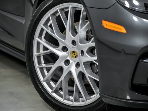 Used 2020 Porsche Panamera image 4