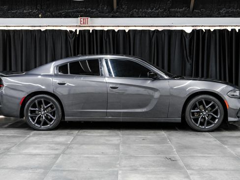 Used 2021 Dodge Charger SXT w/ Blacktop Package RWD image 7