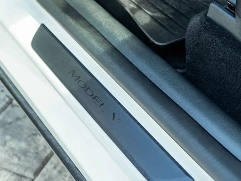 Used 2022 Tesla Model Y Performance AWD/4WD image 23