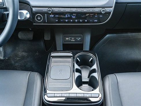 Certified 2025 Hyundai Ioniq 5 SEL image 15