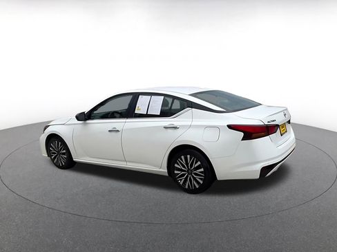Used 2025 Nissan Altima 2.5 SV FWD image 10