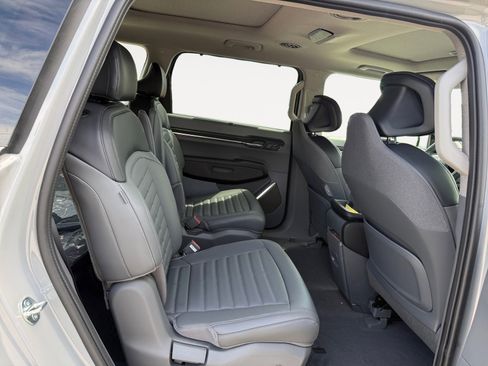 New 2026 Kia EV9 Land image 18