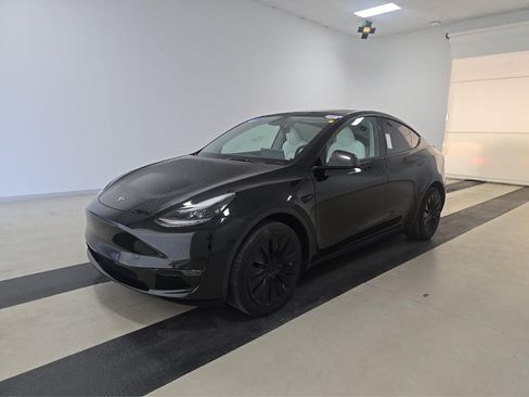 Used 2024 Tesla Model Y 2WD image 21