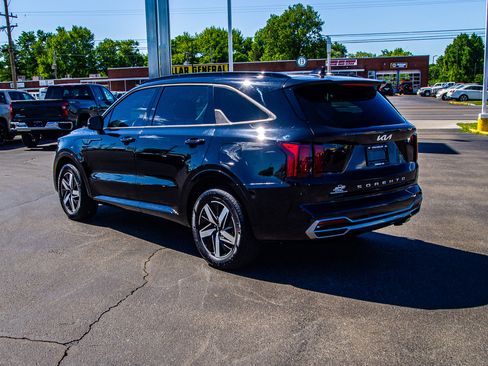 Used 2022 Kia Sorento EX w/ Panoramic Sunroof Package FWD image 5