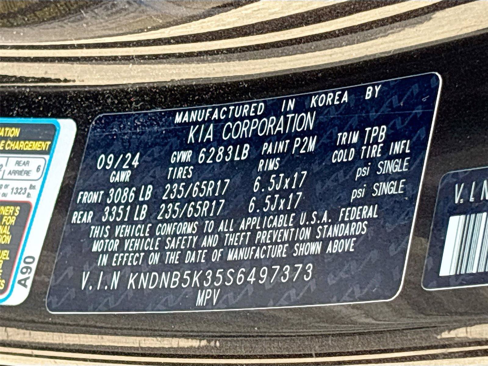 Used 2025 Kia Carnival FWD image 33
