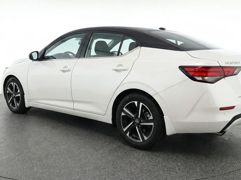 Used 2025 Nissan Sentra SV image 6