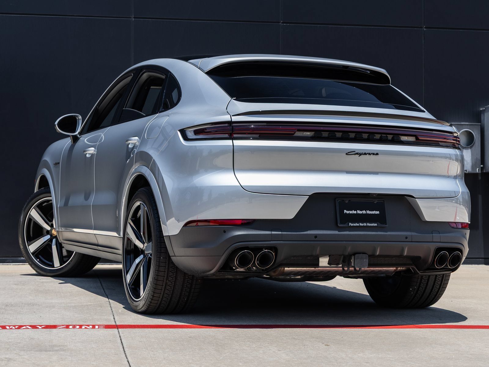 Certified 2025 Porsche Cayenne E-Hybrid Coupe AWD/4WD image 3