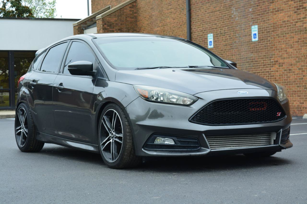 Used 2016 Ford Focus ST FWD image 3
