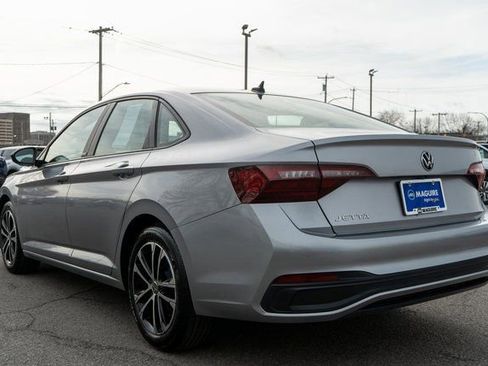 Used 2024 Volkswagen Jetta Sport image 8