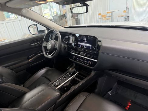 Used 2025 Nissan Pathfinder SL w/ SL Premium Package AWD/4WD image 34