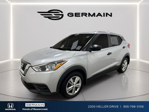 Used 2020 Nissan Kicks S image 3