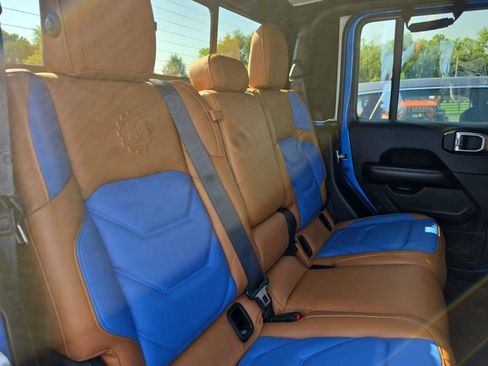 Used 2024 Jeep Gladiator Rubicon AWD/4WD image 22