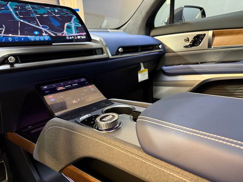New 2026 Cadillac Vistiq Premium Luxury AWD/4WD image 32