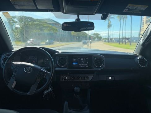 Used 2017 Toyota Tacoma SR AWD/4WD image 19