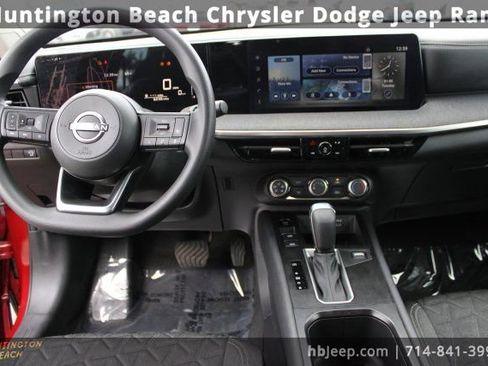 Used 2025 Nissan Kicks SV image 11