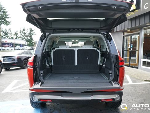 Used 2023 Rivian R1S Launch Edition image 8