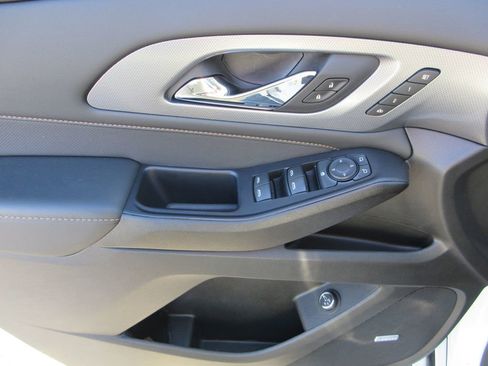 Used 2021 Chevrolet Traverse Premier image 24