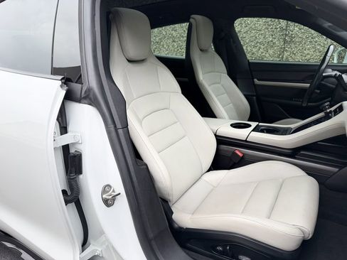 Used 2022 Porsche Taycan 4S AWD/4WD image 33