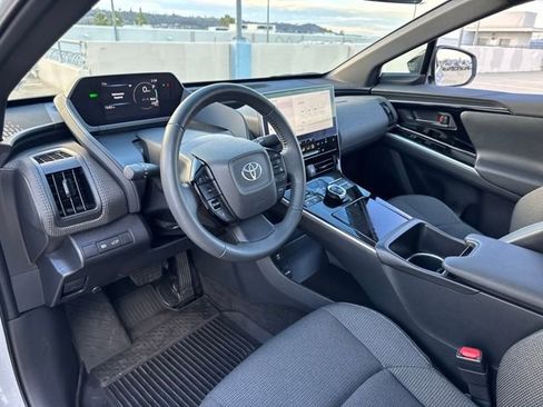 Used 2025 Toyota bZ4X FWD image 9