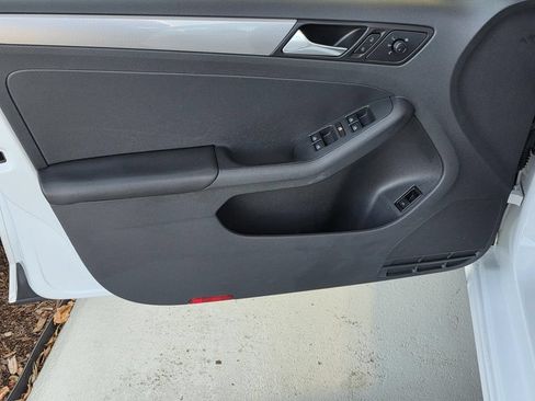 Used 2016 Volkswagen Jetta SE FWD image 24