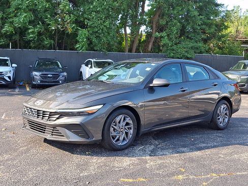 Certified 2024 Hyundai Elantra SEL FWD image 3