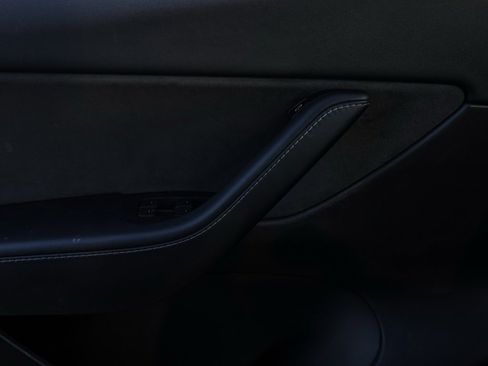 Used 2022 Tesla Model Y Long Range image 24