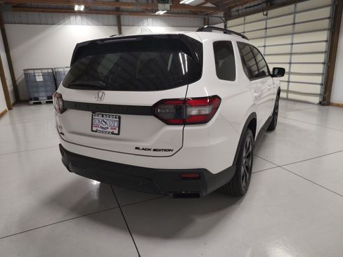 New 2026 Honda Pilot Black Edition image 12