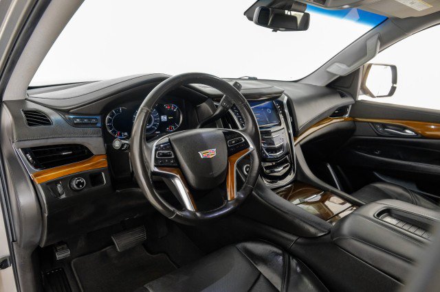 Used 2018 Cadillac Escalade ESV Luxury RWD image 13