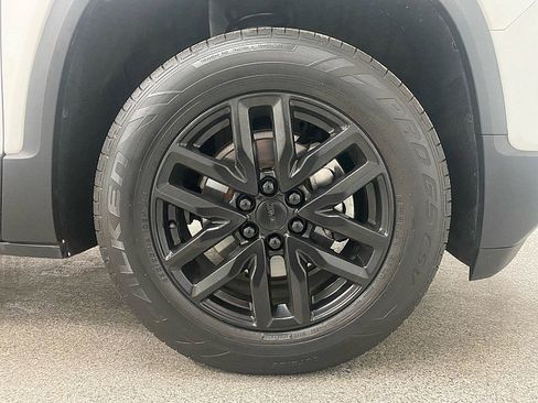 Used 2018 GMC Acadia SLT image 31