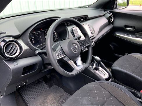 Used 2018 Nissan Kicks SV FWD image 12