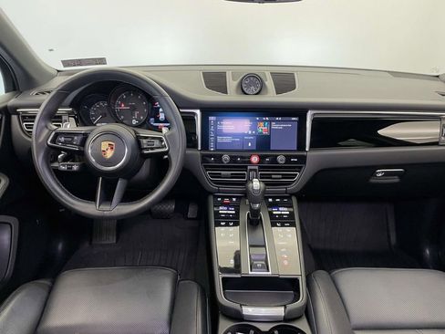Used 2025 Porsche Macan image 26