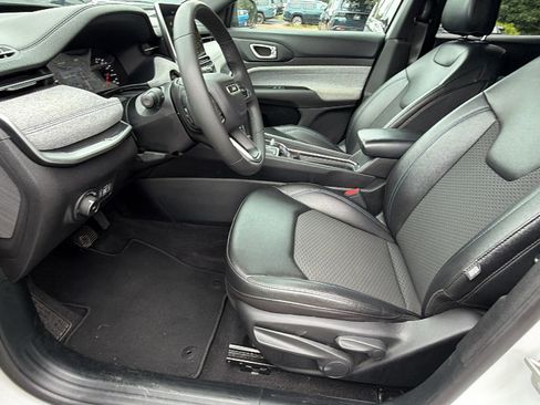 Used 2024 Jeep Compass Latitude AWD/4WD image 16
