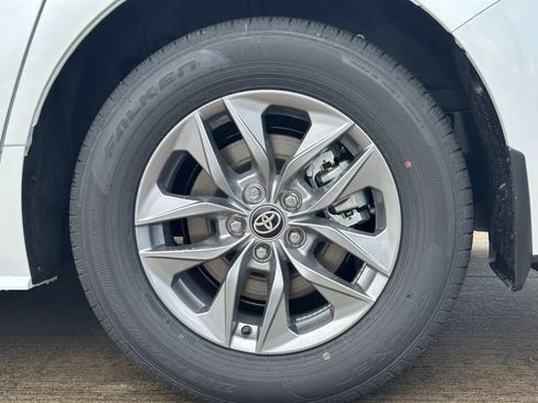 New 2026 Toyota Sienna XLE image 9