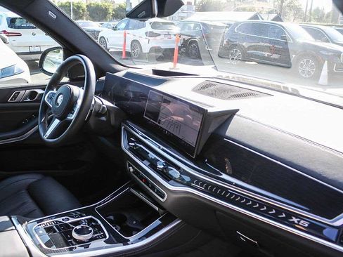 Used 2025 BMW X5 xDrive40i image 16