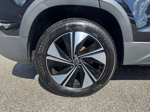 Used 2025 Volkswagen Taos SE image 30