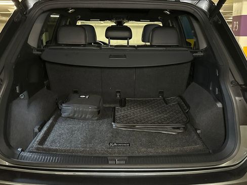 Used 2022 Volkswagen Tiguan SE R-Line AWD/4WD image 6