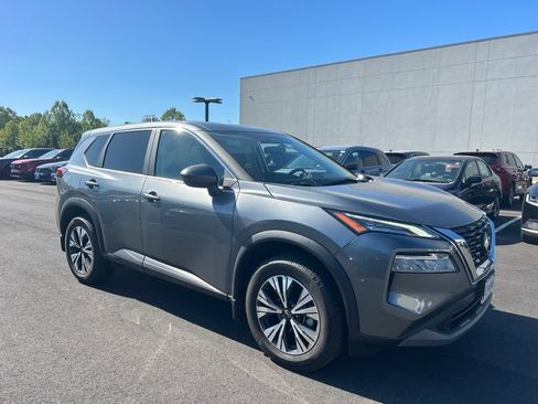 Used 2023 Nissan Rogue SV AWD/4WD image 2