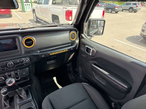 Used 2021 Jeep Wrangler Unlimited Sport AWD/4WD image 13