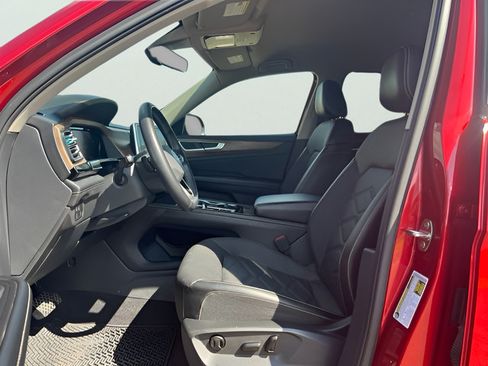 Used 2024 Volkswagen Atlas SE FWD image 16